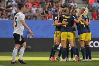 Las suecas celebran su segundo gol, que les coloca en semifinales y en los Juegos. Loic VENANCE/AFP PHOTO