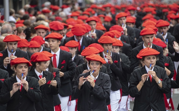 Inoizko parte hartzerik handiena izan du Alarde parekideak. (Jon URBE/FOKU)