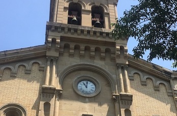 El reloj de la iglesia de San Lorenzo, parado a causa del impacto de un rayo.