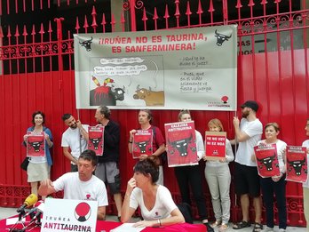 Rueda de prensa de Iruñea Antitaurina