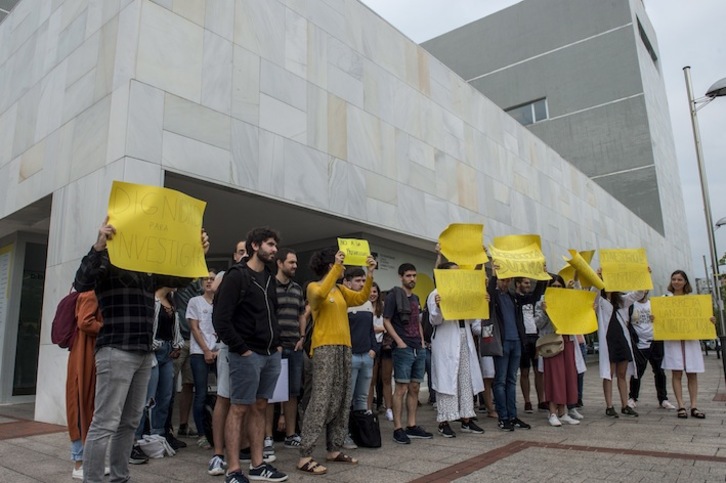 Concentración de las investigadoras en formación por un sueldo digno. (Marisol RAMÍREZ/FOKU)