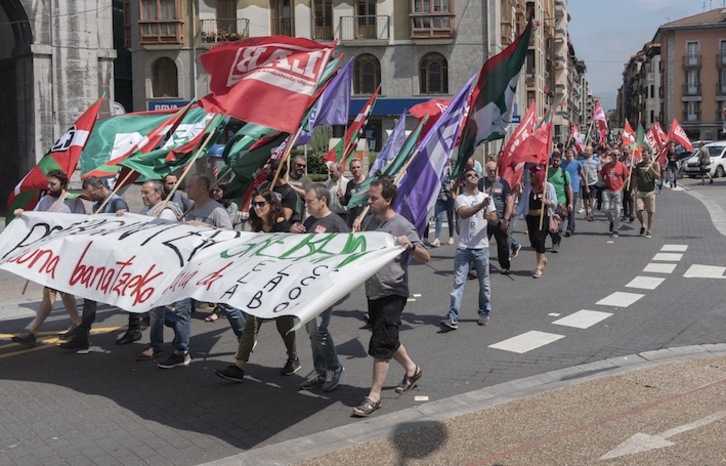 Papergintza eta grafikagintzako langileek Tolosan egin dute manifestazioa.(Andoni CANELLADA / FOKU)