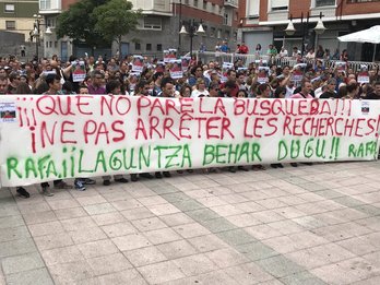 Concentración en la plaza de Kabiezes. (@javiernunu)