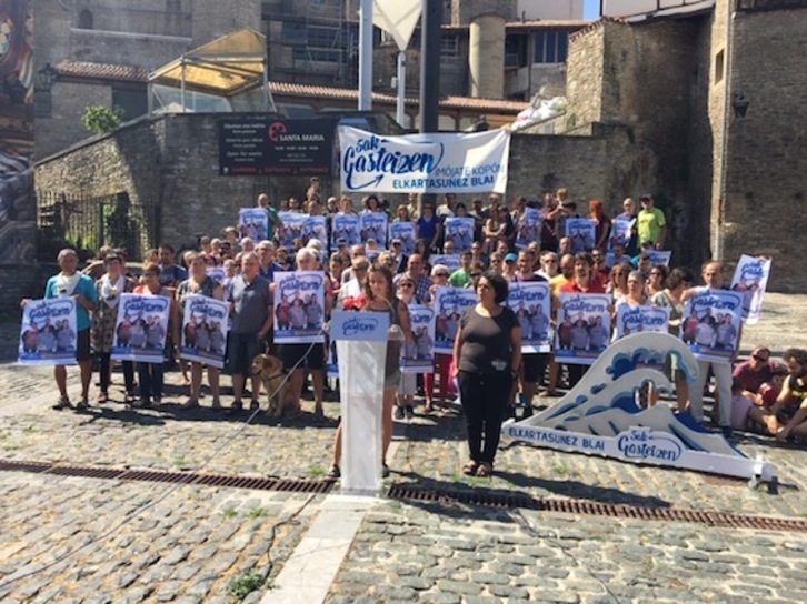 Comparecencia de presentación de la campaña «5ak Gasteizen. Elkartasunez blai! ¡Mójate kopón!» (NAIZ)