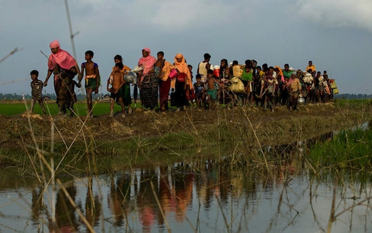 Cientos de miles de rohinyás se vieron forzados a huir de Myanmar a Bangladesh. (AFP)