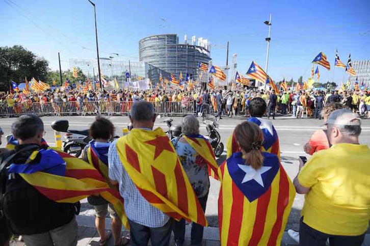 Independentistas catalanes movilizados en Estrasburgo. (Frederick FLORIN /AFP)