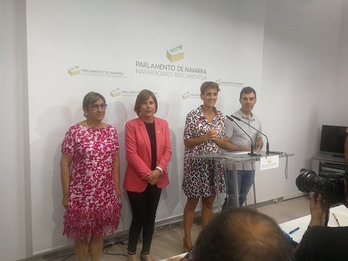 Marisa de Simón, Uxue Barkos, María Chivite y Eduardo Santos. (@MartxeloDiaz)