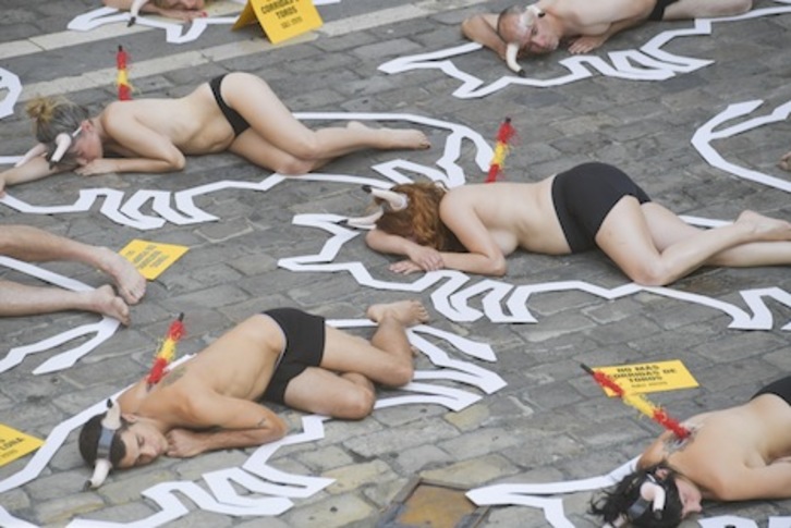 Imagen de la protesta antitaurina previa a los sanfermines. (Idoia ZABALETA/FOKU)