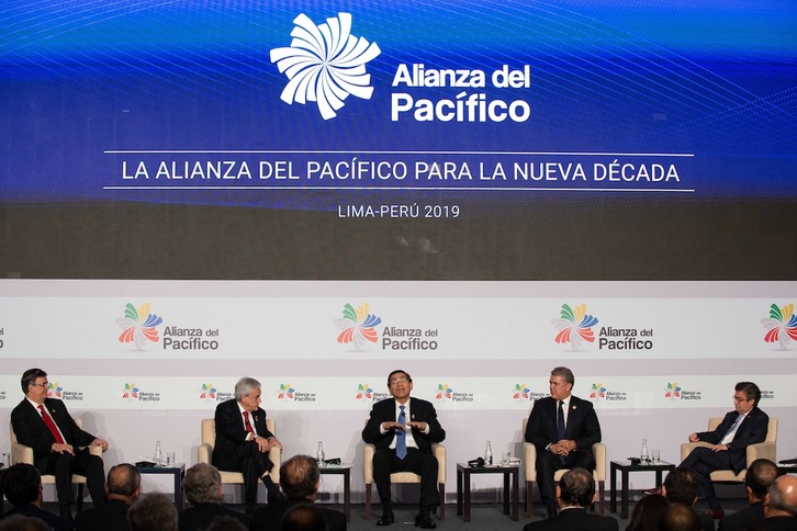 La jornada del viernes fue la preparatoria de la Cumbre Presidencial de este fin de semana. Cris BOURONCLE | AFP)