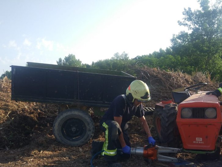 Los bomberos de Zangoza han acudido al lugar del accidente. (@bomberos_na)