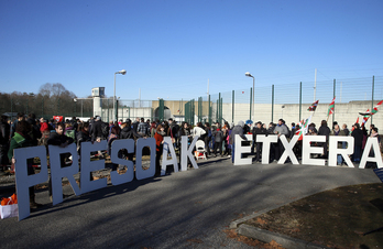 Movilización por la repatriación de los presos vascos a las puertas de Lannemezan (2016). @BobEDME