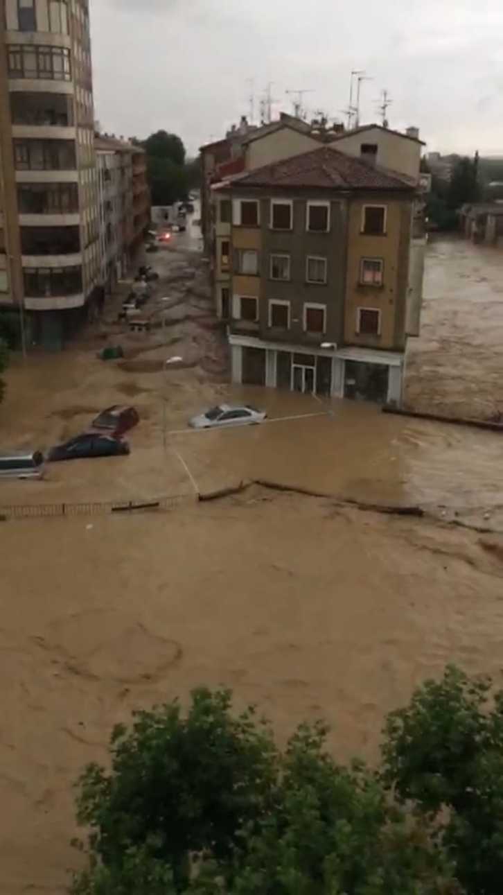 El centro de Tafalla tras la inundación y el desborde del Zidakos.