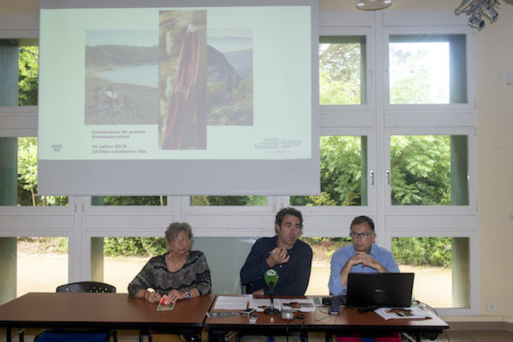 Integrantes de la Oficina de Turismo de Ipar Euskal Herria, en la comparecencia de hoy. (Guillaume FAUVEAU)