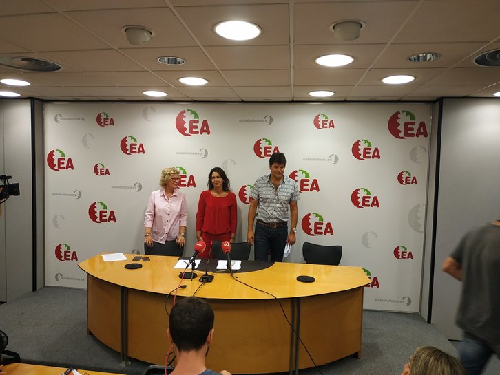 Los líderes de EA en Gipuzkoa, Araba y Nafarroa, esta mañana en Donostia. (NAIZ)