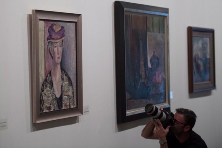 Paisajes, retratos y bodegones dominan la muestra de Donostia. (Juan Carlos RUIZ / FOKU)