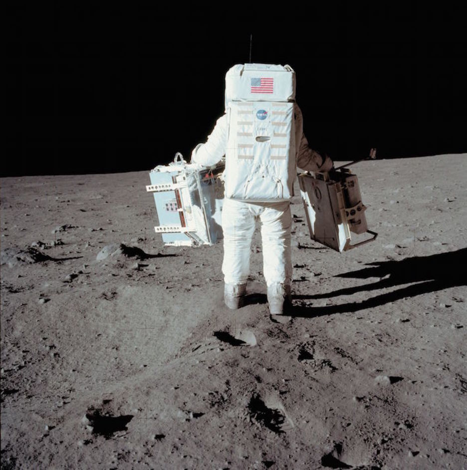 A las 22.56 del 20 de julio de 1969 Armstrong pone su pie izquierdo en la Luna. (AFP)