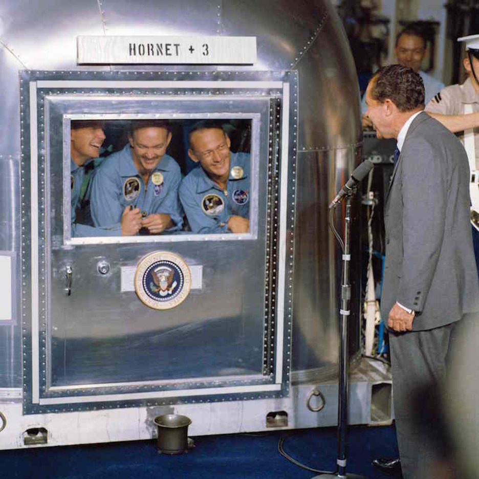 Neil Armstrong, Michael Collins y Buzz Aldrin en la nave Saturno V. (AFP)