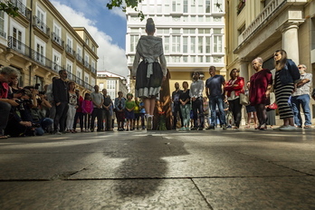 Representante de EH Bildu, Podemos, Ezker Anitza-IU y Equo han participado en el homenaje. (Jaizki FONTANEDA/FOKU)