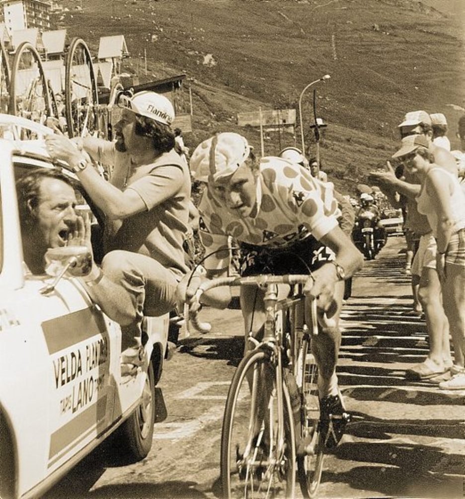 Michel Pollentier txirrindulari belgikarra Alpe d´Huezeko gainean, 1978. urteko Tourrean.