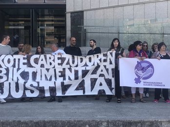 Concentración ante los Juzgados de Donostia. (@hiribizia)