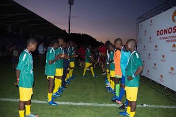 El equipo de Sierra Leona patrocinado la ONG Diamond Child School of Arts and Culture en la final en la categoría B-14 de la Donosti Cup. (DONOSTI CUP FACEBOOK)