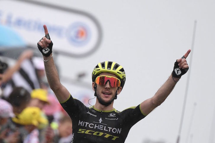 Simon Yates celebra sus segunda victoria en este Tour. (Jeff PACHOUD/AFP)