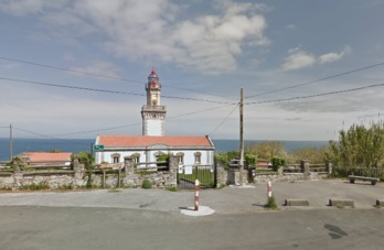 El faro de Higer, cerca del cual está la playa de Los Frailes. (Google Maps)