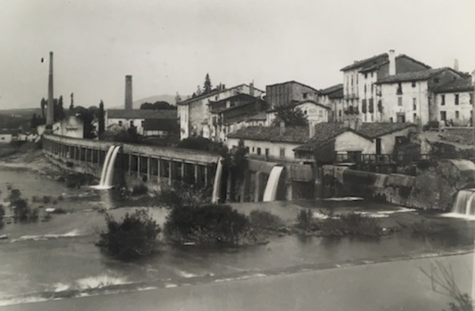 Fábrica de papel y núcleo urbano de Atarrabia, 1931. (ARXIU MAS)