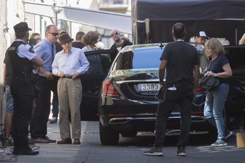 Woody Allen, hace unos días trabajando en la Parte Vieja de Donostia. (Juan Carlos RUIZ / FOKU)