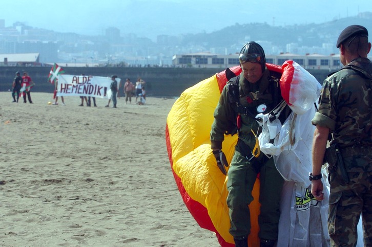 Las maniobras militares siempre generan malestar. En la imagen, la playa de Ereaga en 2006