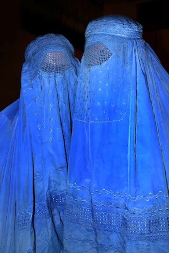 Dos mujeres con burka, prohibido ya en espacios públicos de Holanda. (Evans | WIKIMEDIA)