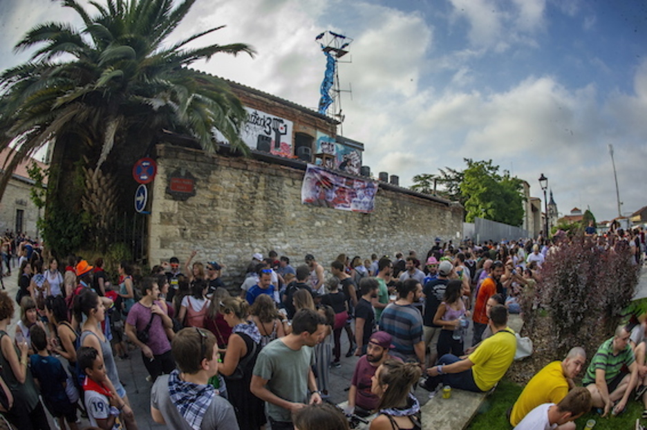 Tras la bajada, muchos se han ido a Alde Zaharra. (Jaizki FONTANEDA/FOKU)