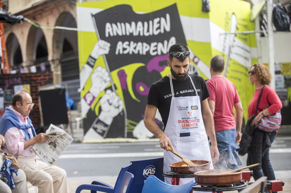 Lehiaketa gastronomikoa jai gunean. (Marisol RAMIREZ / FOKU)