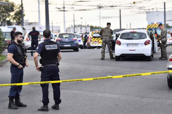 Despliegue policial en Villeurbanne. (Philippe DESMAZES/AFP) 