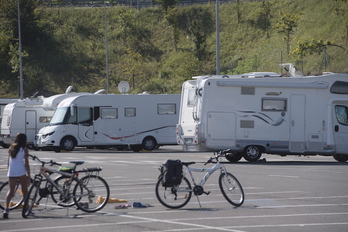 Autocaravanas en la zona de Ilunbe, en Donostia. (Gorka RUBIO/FOKU)