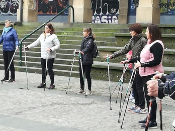 Imagen de las marchas nórdicas organizadas por el Consistorio iruindarra. (AYUNTAMIENTO DE IRUÑEA)