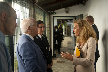 Nicole Belloubet échange avec Jean-René Etchegaray à la maison d'arrêt de Bayonne. © Guillaume FAUVEAU 