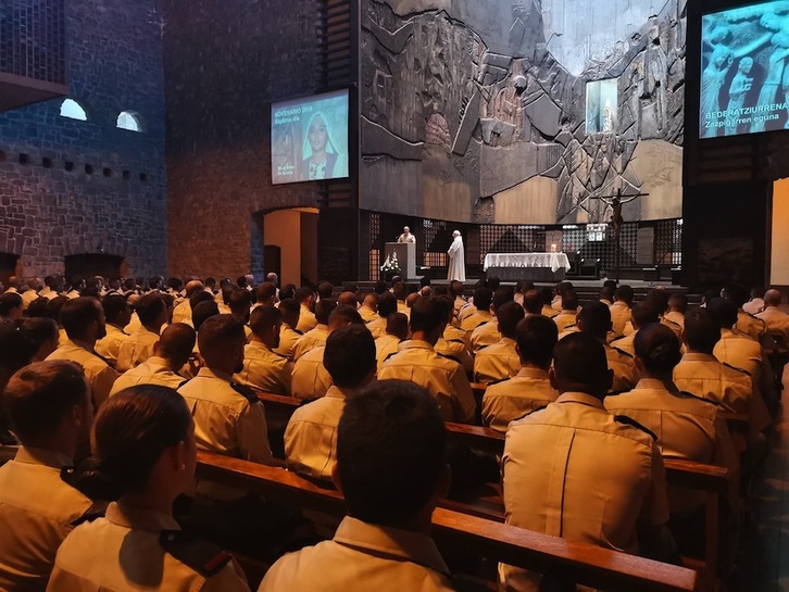 Soldados del Ejército español dentro de la iglesia de Arantzazu.(@SubGobGipuzkoa)