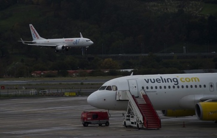 Vueling es una de las compañías que puede verse afectada por la huelga. (Luis JAUREGIALTZO | FOKU)