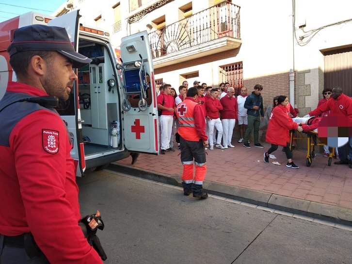 Traslado del joven corneado hasta el hospital de Tutera. (NAFARROAKO FORUZAINGOA)