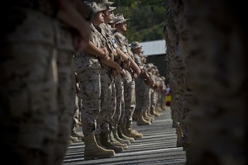 Imagen de archivo de un desfile en el cuartel del Ejército español en Aizoain. (Lander ARROYABE/FOKU)