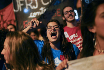 Pasa den abuztuaren 13an Rio de Janeiron Jair Bolsonaroren gobernu ultraeskuindarraren kontra egindako protesta bat. (Mauro PIMENTEL/AFP)