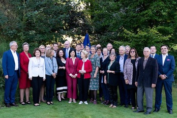 Foto de familia de la Comisión Europea. (Kenzo TRIBOUILLARD / AFP)