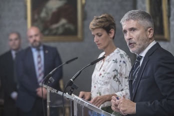 La lehendakari de Nafarroa, María Chivite, junto al Ministro de Interior español, Grande Marlaska, en el Palacio de Nafarroa. (Jagoba MANTEROLA/FOKU)