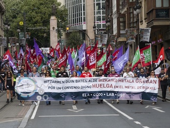 Cabecera de la manifestación, con las siglas de los convocantes. (Monika DEL VALLE/FOKU)