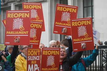 La demanda de reapertura del Parlamento, hoy ante el Supremo. (Tolga AKMEN | AFP)