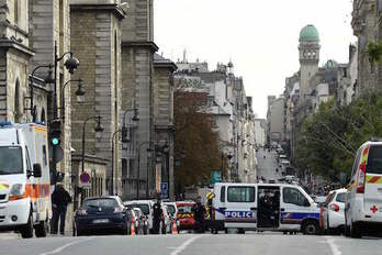 Servicios de emergencias en el lugar del ataque. (Bertrand GUAY/AFP) 