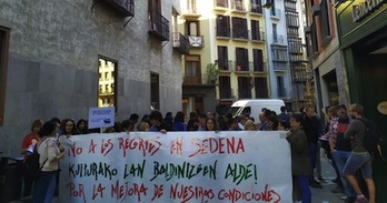 Concentración de trabajadores de Sedena durante el primer día de huelga. (LAB)