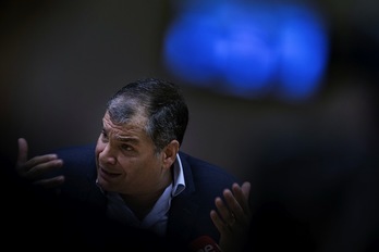 Rafael Correa, durante su rueda de prensa hoy en el Parlamento Europeo. (Kenzo TRIBOUILLARD / AFP)