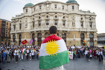 Concentración en solidaridad con Rojava en Bilbo. (Marisol RAMÍREZ/FOKU)